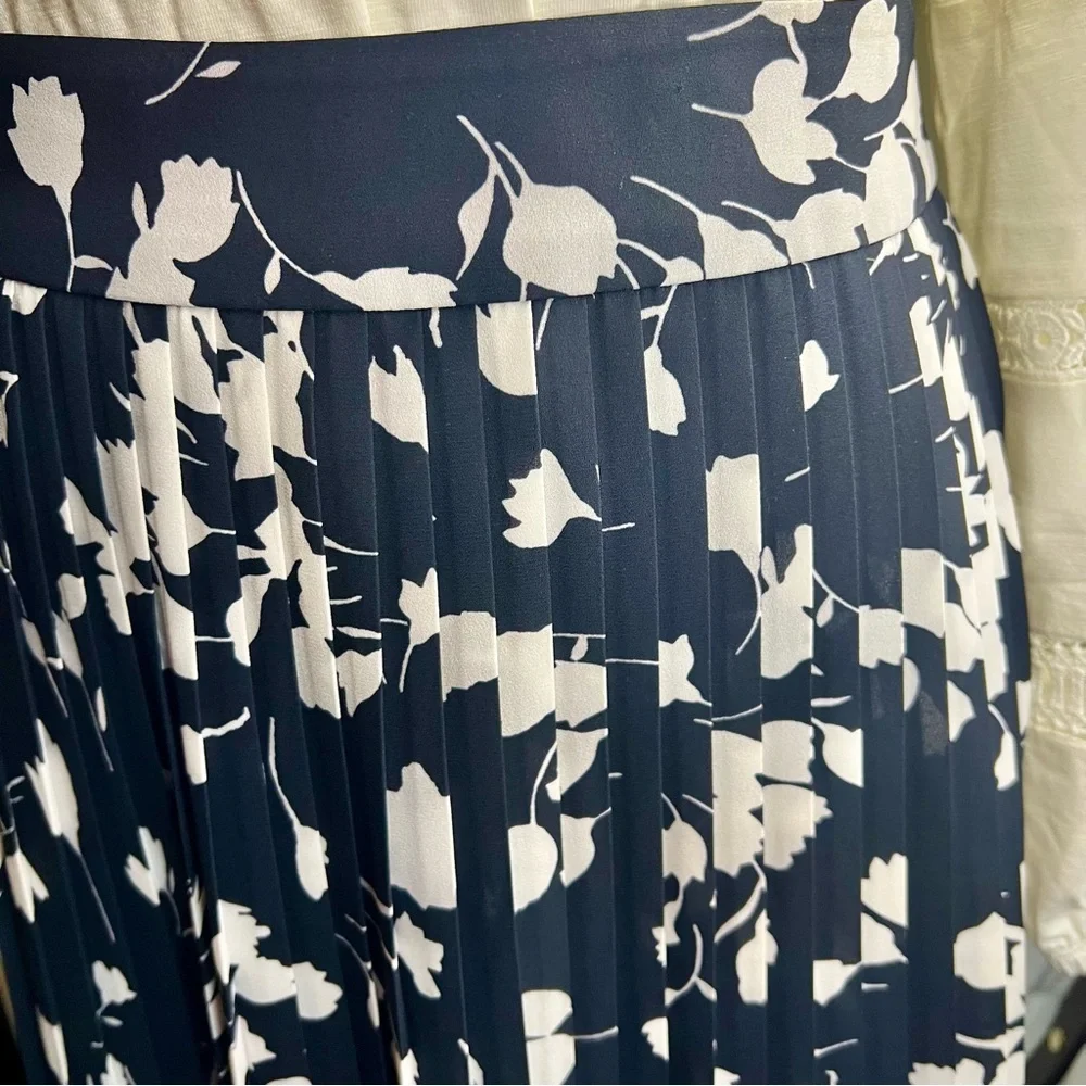 J‎ Crew Factory Women’s Navy Floral Knife Pleated Chiffon Lined Midi Skirt 2